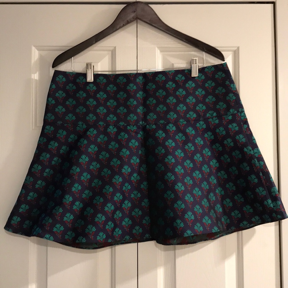 Club Mónaco flirty skirt (used) size 12